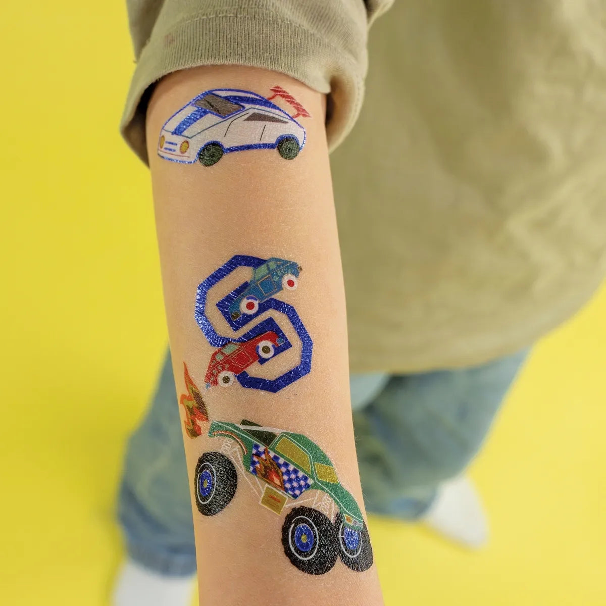 Laikinos tatuiruotės, Mašinos