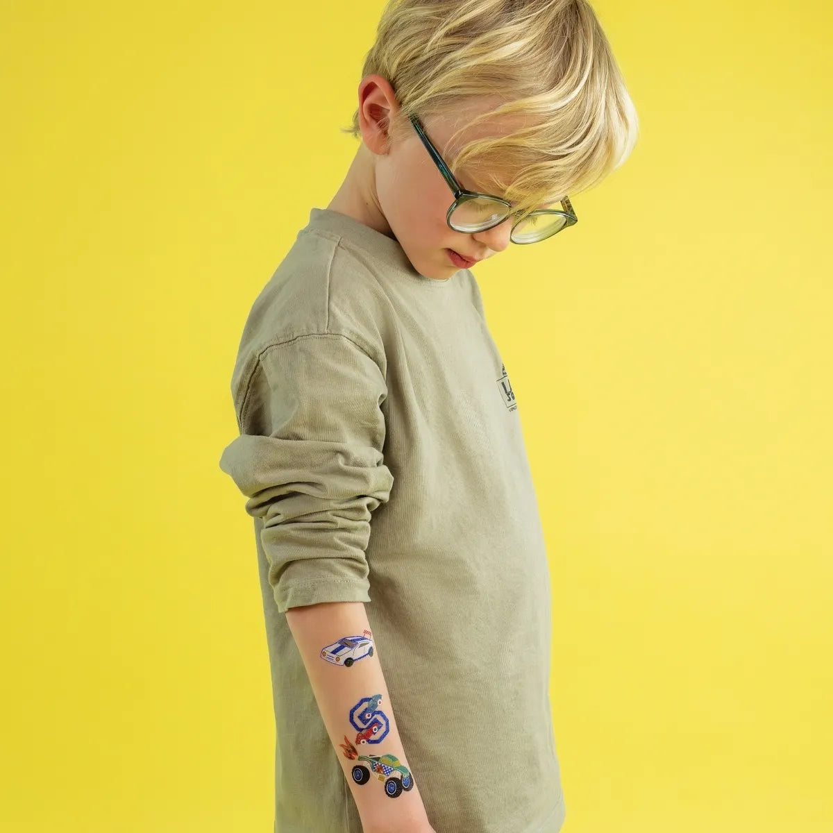 Laikinos tatuiruotės, Mašinos